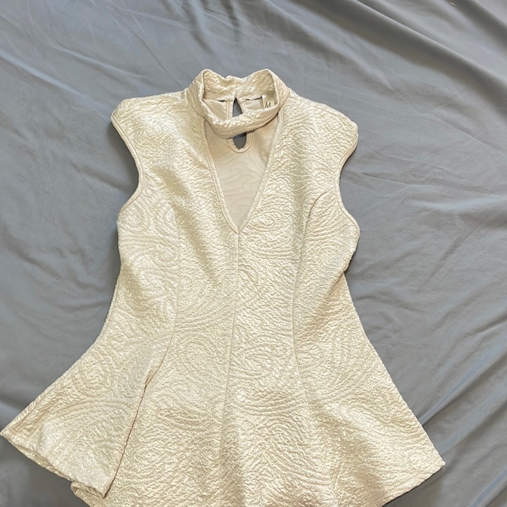 Sleeveless dress top